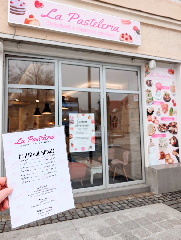 Vstup do cukrárne La Pasteleria vo Zvolene